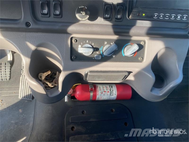 Freightliner M2 106 4x2 Service Truck Комбинированные дорожные машины