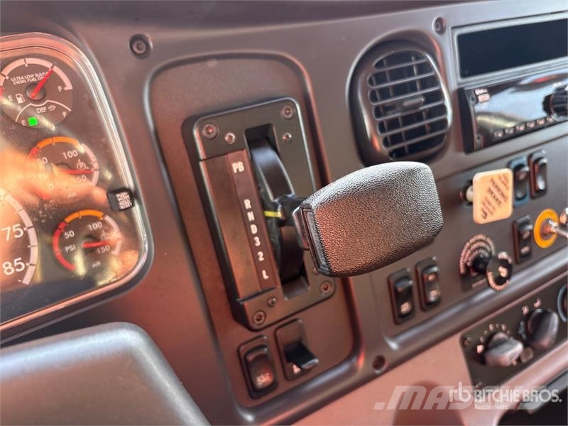 Freightliner M2 106 4x2 Van Truck ボックスボディー、ウイング、箱車