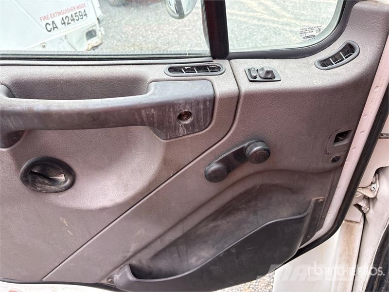 Freightliner M2 106 4x2 Cargo Van Truck Sunkvežimiai su dengtu kėbulu