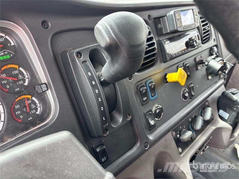 Freightliner M2 106 4x2 Van Truck (Inoperable) Furgons