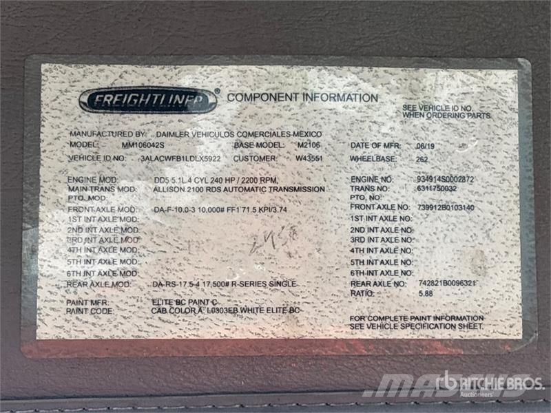 Freightliner M2 106 4x2 Van Truck Camiones con caja de remolque