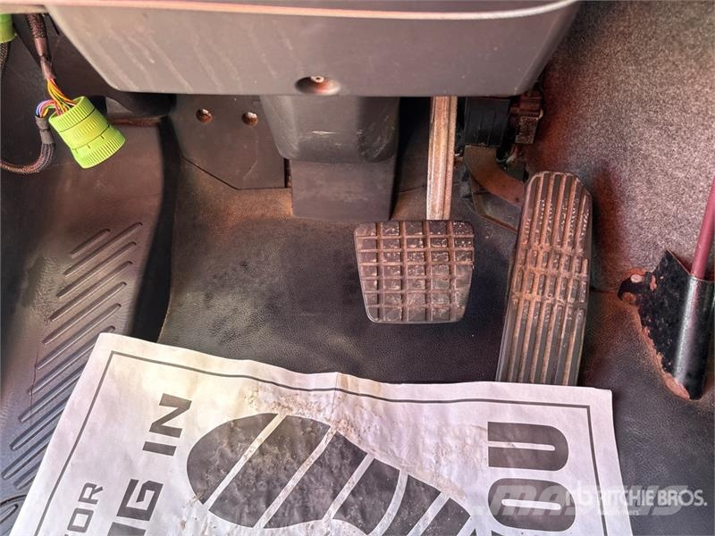 Freightliner M2 106 4x2 Van Truck Camiones con caja de remolque