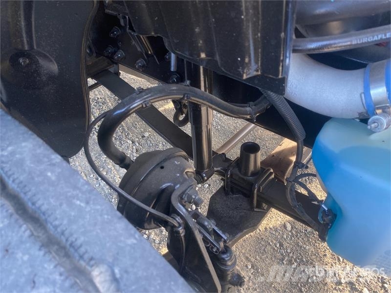 Freightliner M2 106 4x2 Service Truck Комбинированные дорожные машины