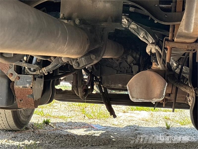 Freightliner M2 106 4x2 Van Truck Dobozos teherautók