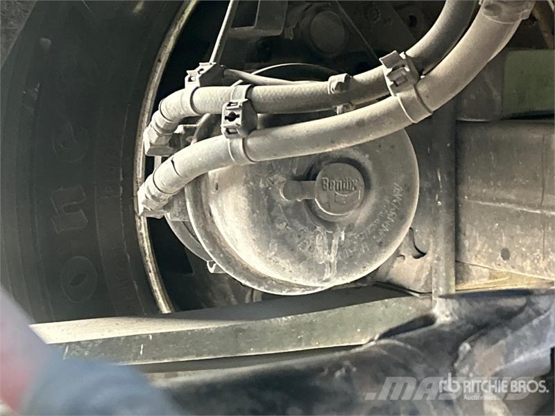 Freightliner M2 106 4x2 Van Truck Фургони