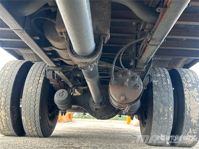 Freightliner M2 106 4x2 Van Truck شاحنات ذات هيكل صندوقي
