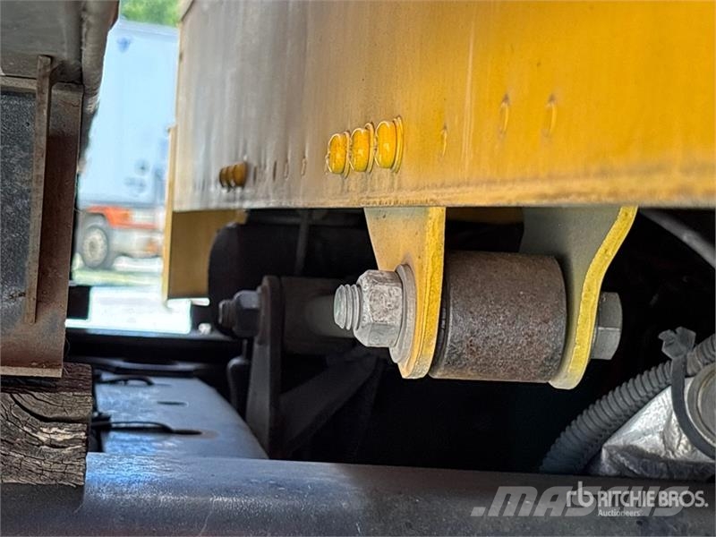 Freightliner M2 106 4x2 Van Truck Грузовики-Фургоны