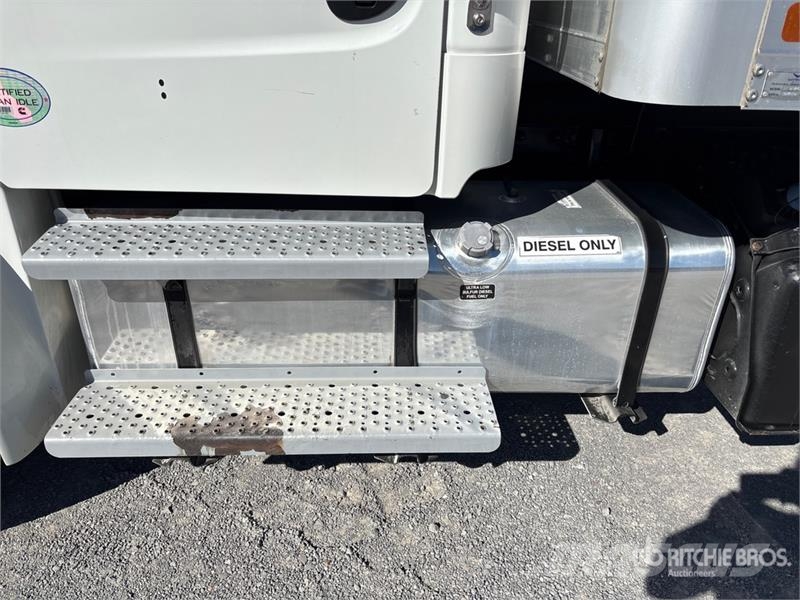 Freightliner M2 106 4x2 Van Truck Skåpbilar