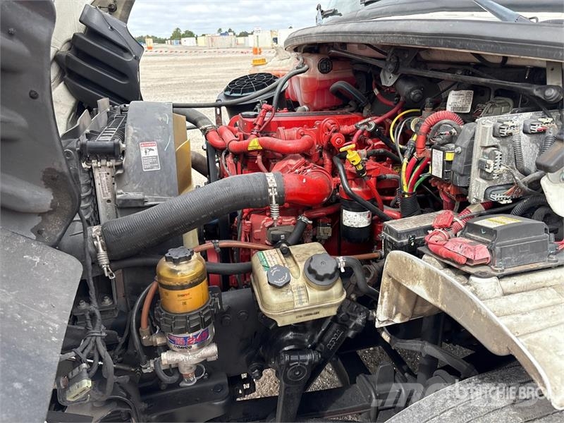 Freightliner M2 106 4x2 Van Truck (Inoperable) Furgons