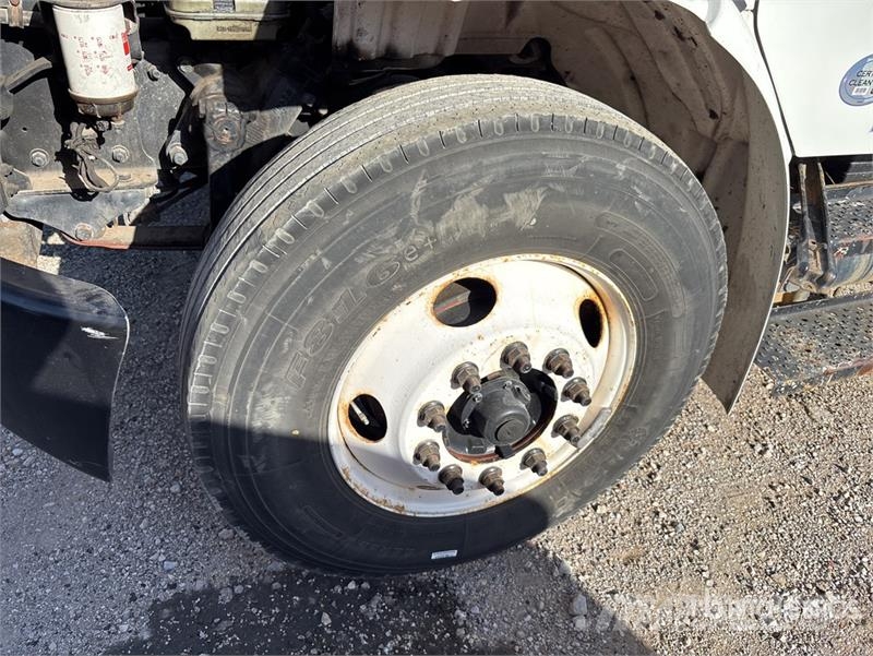 Freightliner M2 106 4x2 Van Truck (Inoperable) Box trucks