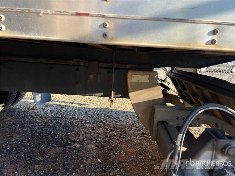 Freightliner M2 106 4x2 Van Truck Box trucks