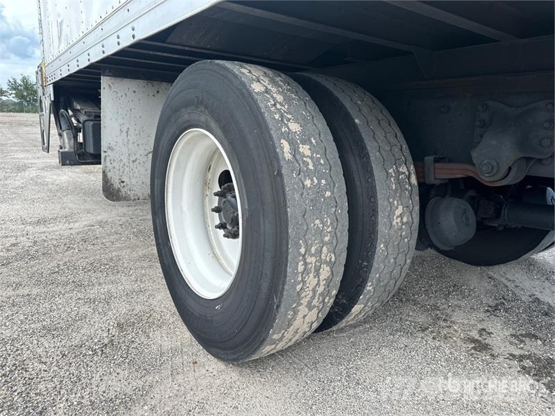 Freightliner M2 106 4x2 Van Truck شاحنات ذات هيكل صندوقي