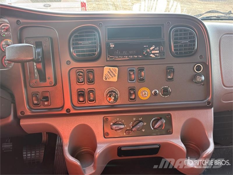 Freightliner M2 106 4x2 Van Truck ボックスボディー、ウイング、箱車