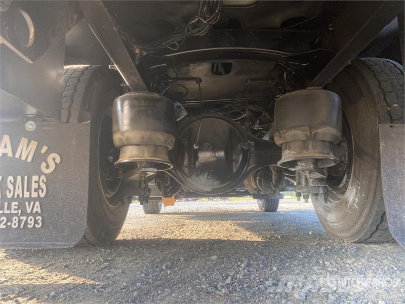 Freightliner M2 106 4x2 Service Truck Комбинированные дорожные машины