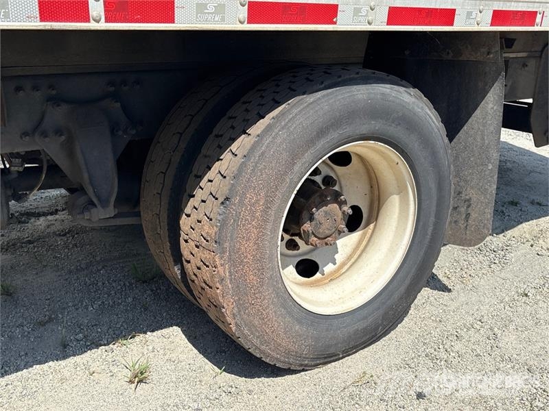 Freightliner M2 106 4x2 Van Truck Dobozos teherautók