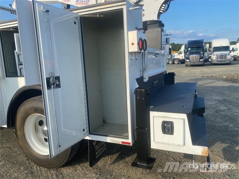 Freightliner M2 106 4x2 Service Truck Комбинированные дорожные машины