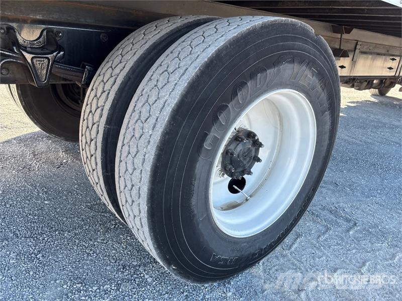Freightliner M2 106 4x2 Van Truck Skåpbilar