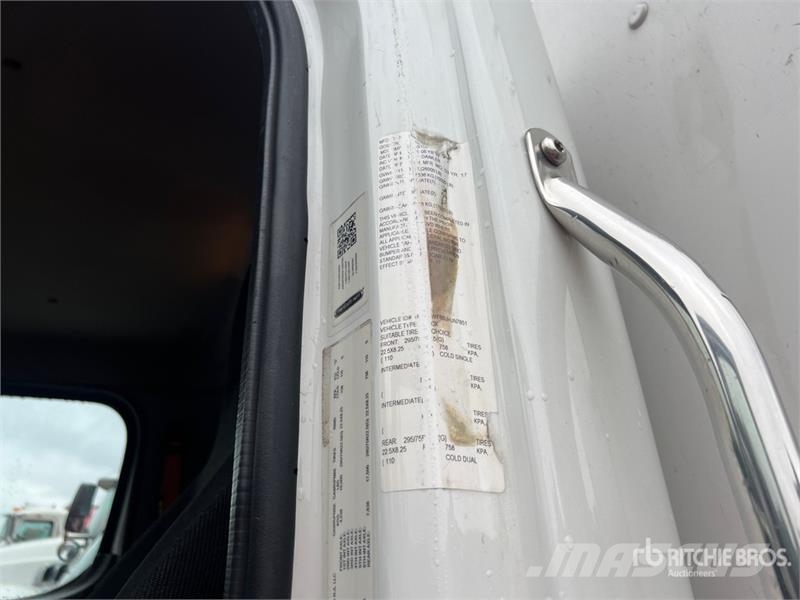 Freightliner M2 106 4x2 Van Truck Box body trucks