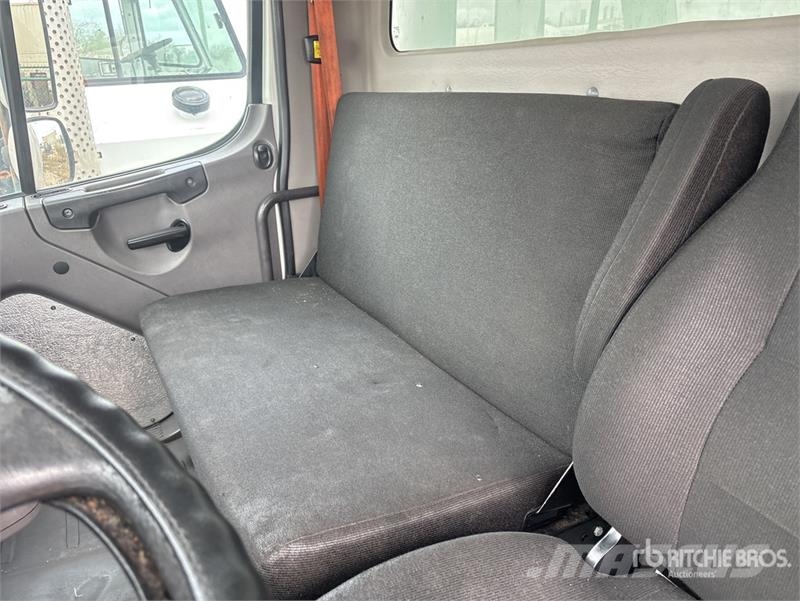 Freightliner M2 106 4x2 Van Truck (Inoperable) Skåpbilar