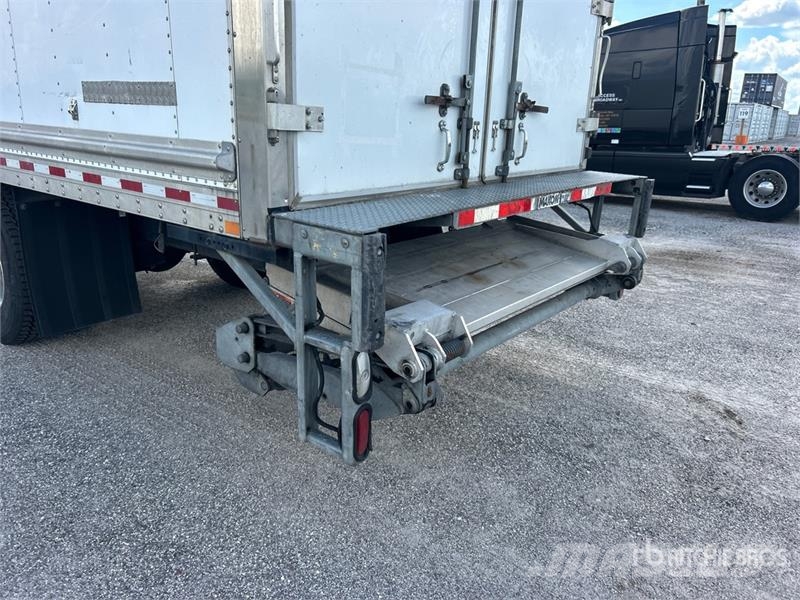 Freightliner M2 106 4x2 Sleeper Van Truck (Inoperable) Caminhões baú
