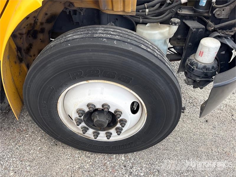 Freightliner M2 106 4x2 Van Truck ボックスボディー、ウイング、箱車