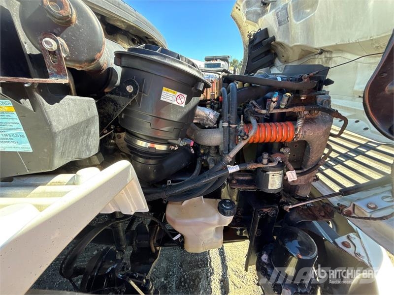 Freightliner M2 106 4x2 Van Truck Camion cassonati
