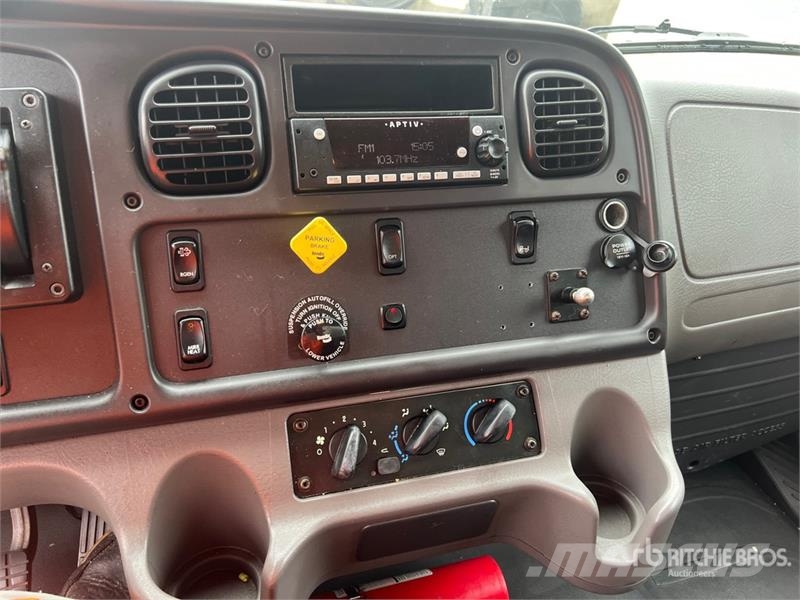 Freightliner M2 106 4x2 Van Truck Box body trucks