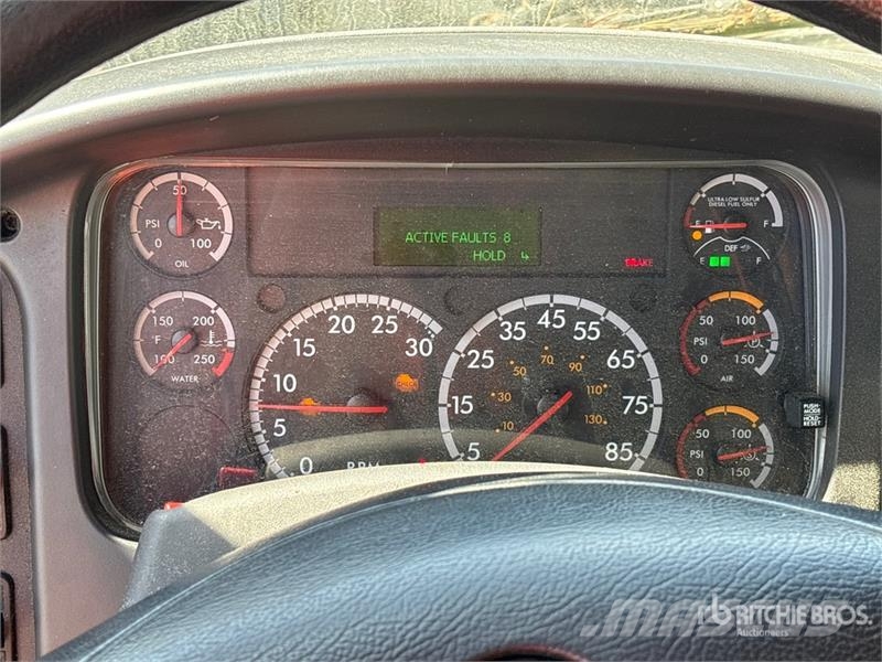 Freightliner M2 106 4x2 Van Truck Dobozos teherautók