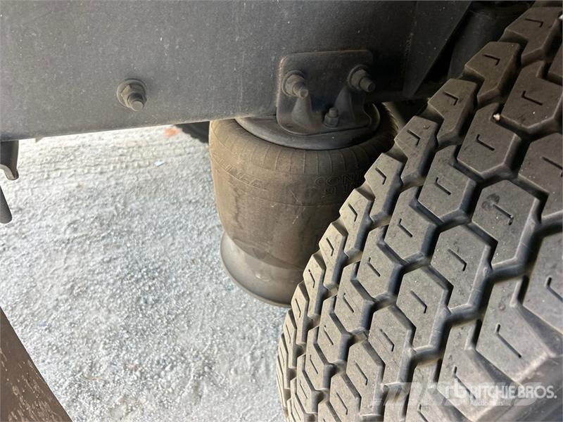 Freightliner M2 106 4x2 Van Truck Camiones con caja de remolque