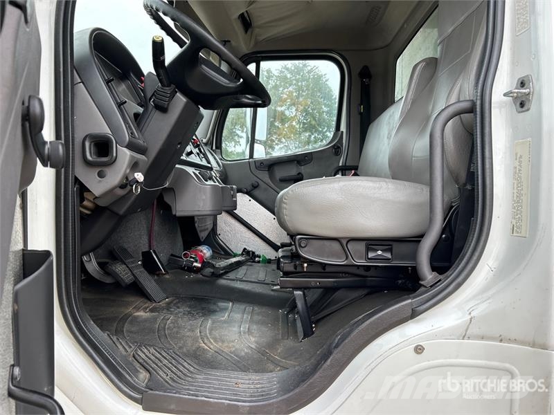 Freightliner M2 106 4x2 Van Truck Kastenaufbau