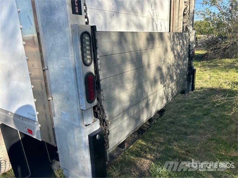 Freightliner M2 106 4x2 Van Truck Фургони