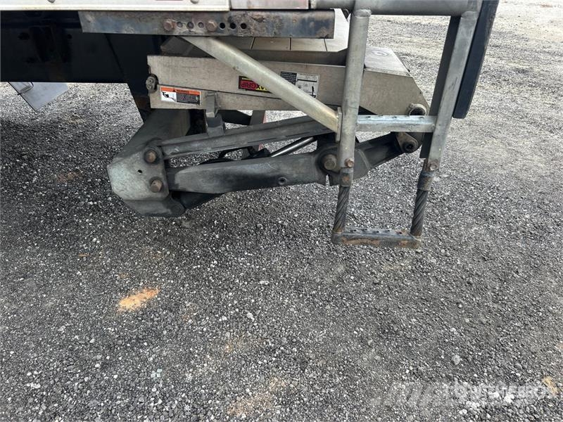 Freightliner M2 106 4x2 Van Truck شاحنات ذات هيكل صندوقي