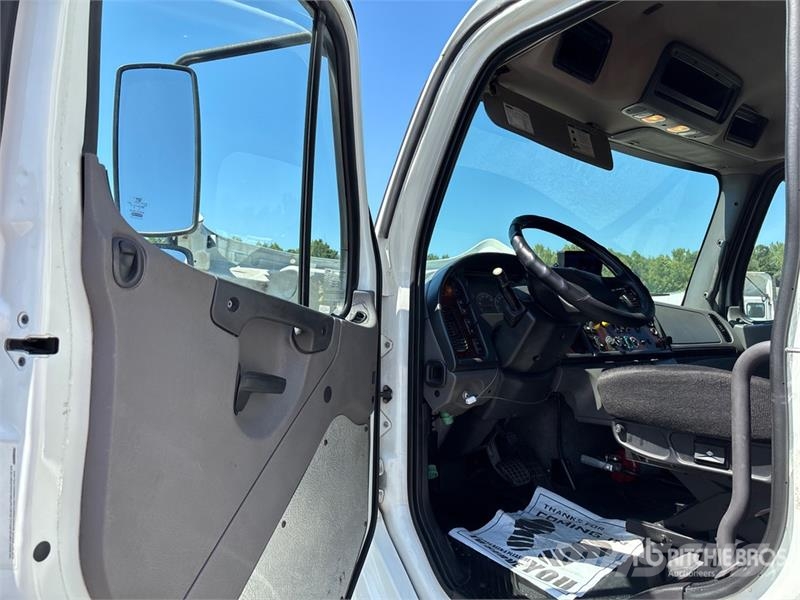 Freightliner M2 106 4x2 Van Truck Box trucks