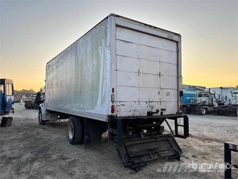 Freightliner M2 106 4x2 Van Truck (Inoperable) Autocamioane
