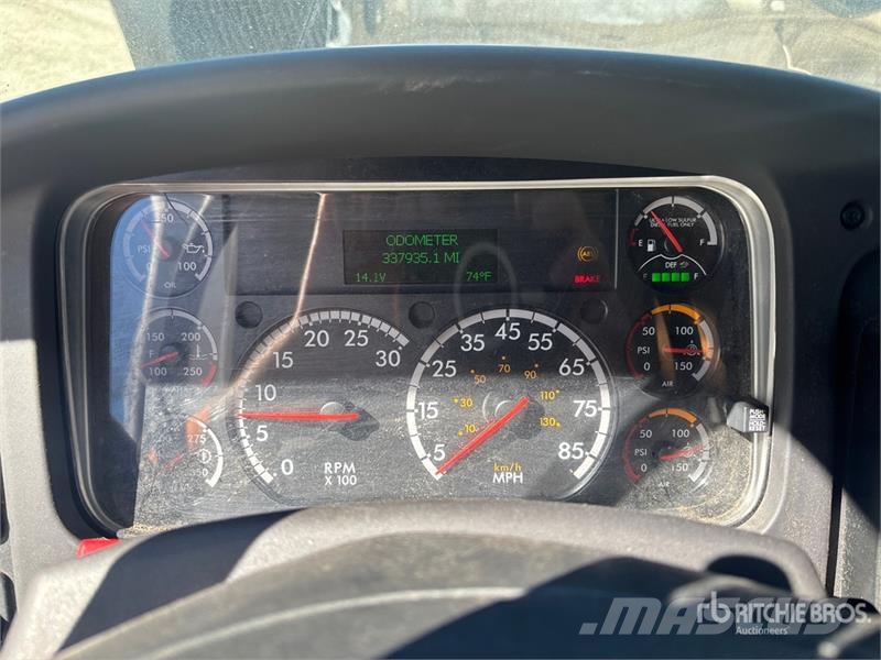 Freightliner M2 106 4x2 Van Truck Camiões de caixa fechada