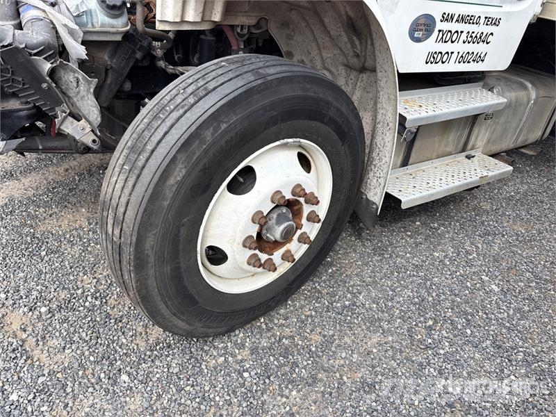 Freightliner M2 106 4x2 Cargo Van Truck Sunkvežimiai su dengtu kėbulu