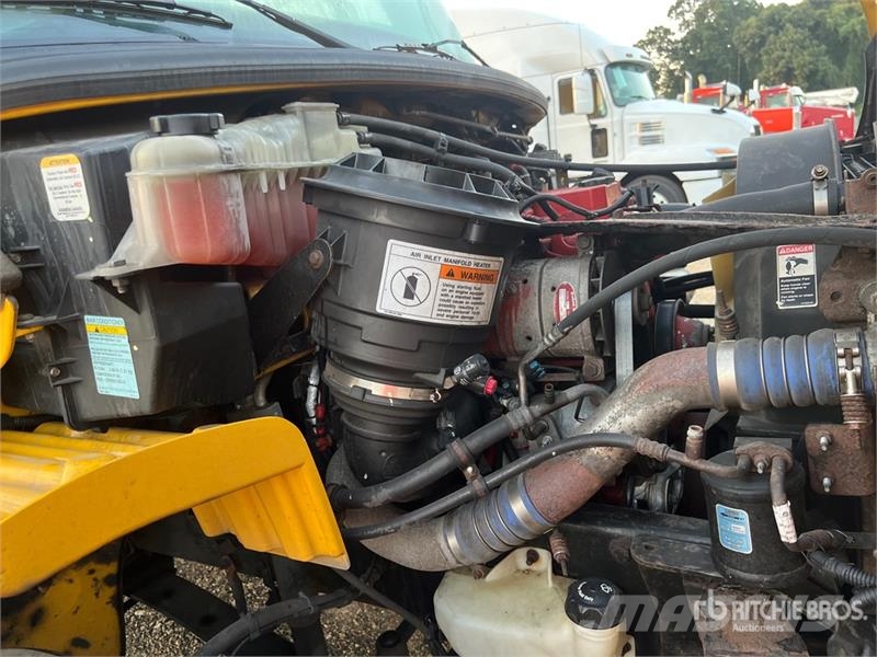 Freightliner M2 106 4x2 Van Truck شاحنات ذات هيكل صندوقي