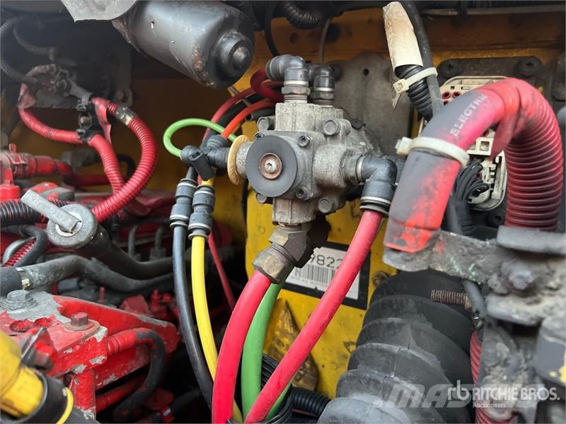 Freightliner M2 106 4x2 Van Truck شاحنات ذات هيكل صندوقي