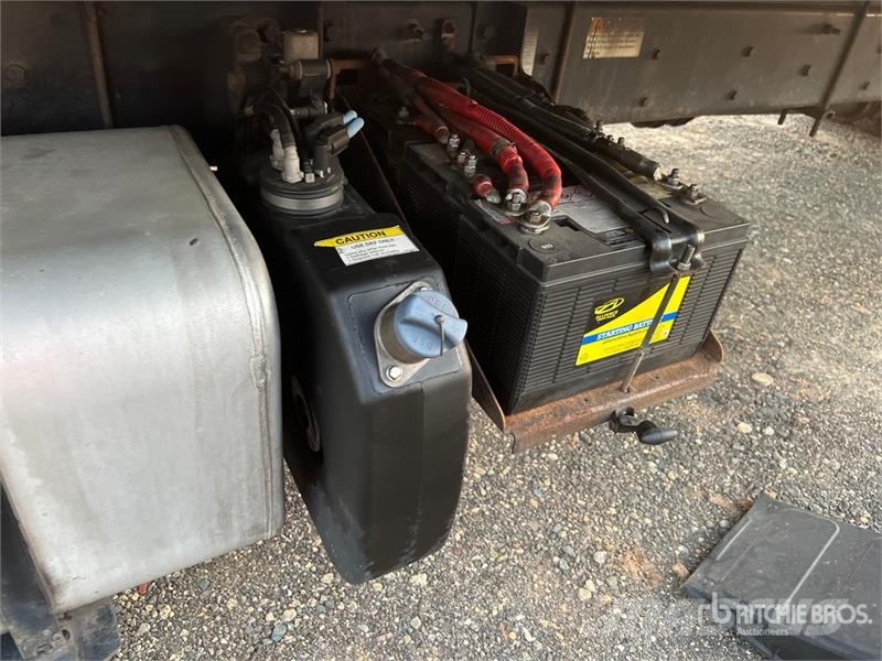 Freightliner M2 106 4x2 Van Truck شاحنات ذات هيكل صندوقي