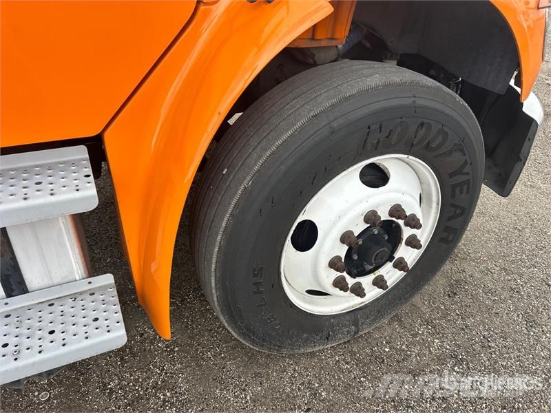 Freightliner M2 106 4x2 Van Truck Box trucks