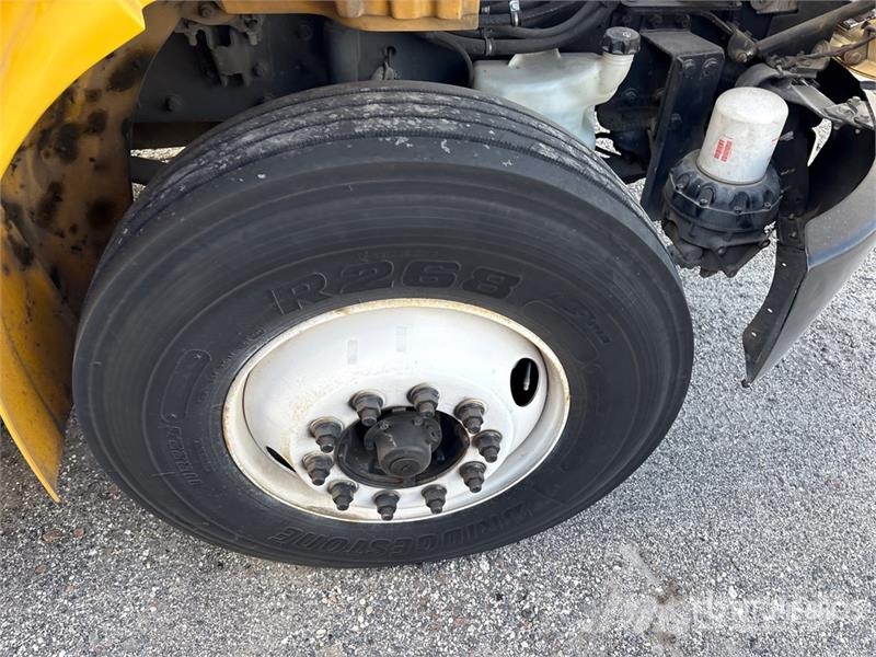 Freightliner M2 106 4x2 Van Truck ボックスボディー、ウイング、箱車
