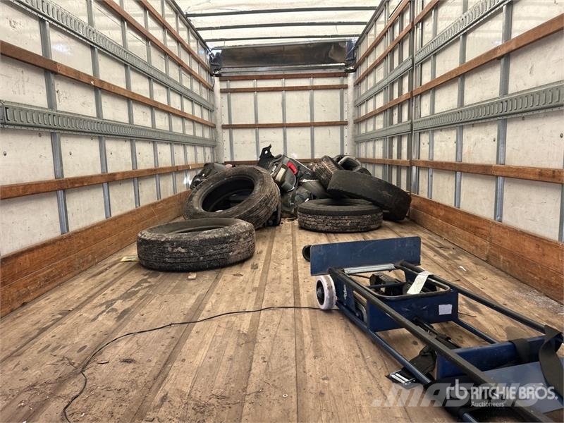 Freightliner M2 106 4x2 Van Truck Samochody ciężarowe ze skrzynią zamkniętą