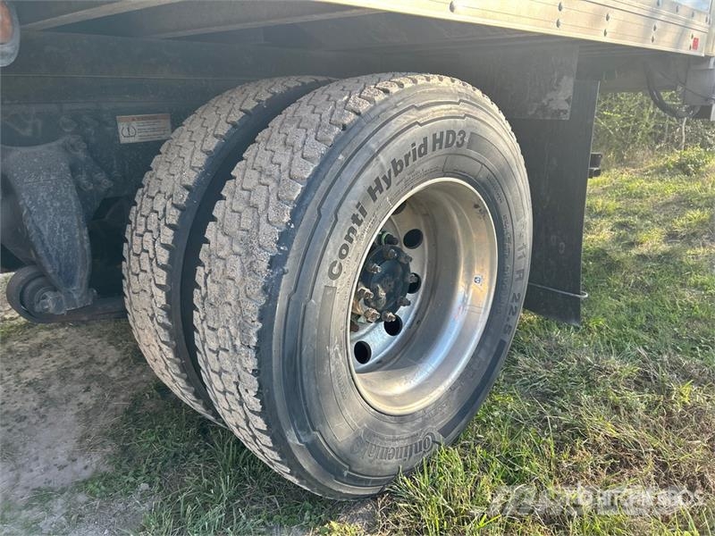 Freightliner M2 106 4x2 Van Truck Фургони