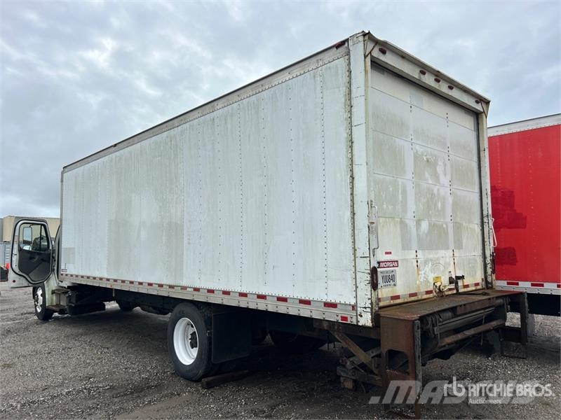 Freightliner M2 106 4x2 Van Truck شاحنات ذات هيكل صندوقي