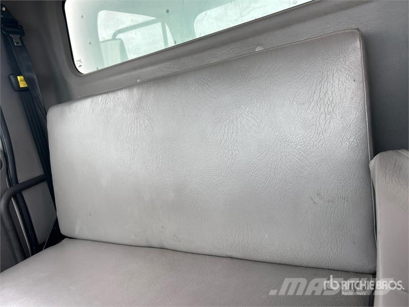 Freightliner M2 106 4x2 Van Truck Sanduk kamioni