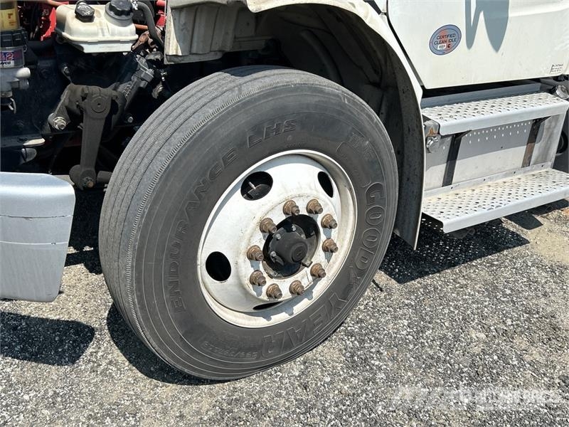 Freightliner M2 106 4x2 Van Truck Box trucks