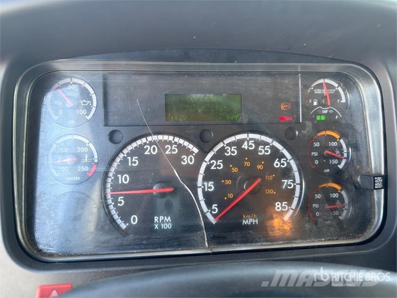 Freightliner M2 106 4x2 Van Truck Sanduk kamioni
