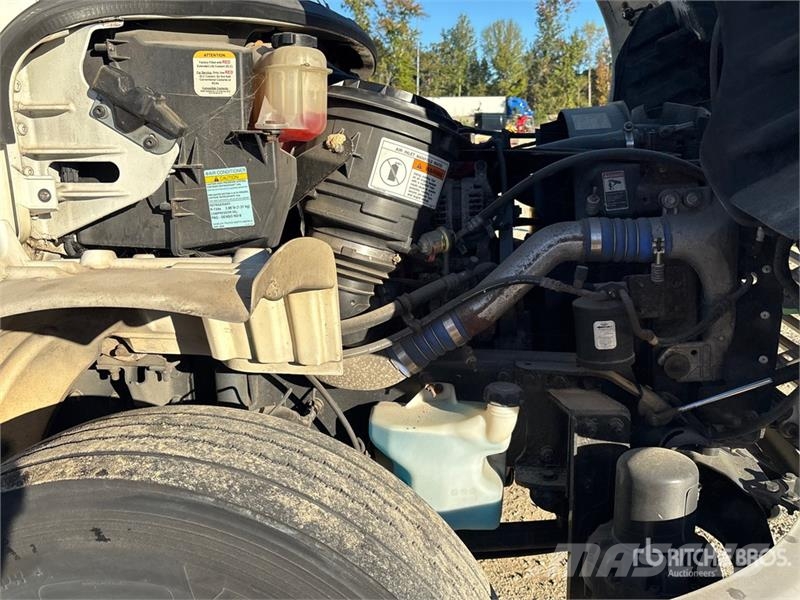 Freightliner M2 106 4x2 Van Truck Furgons