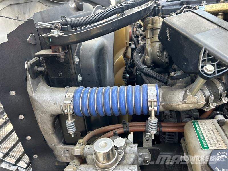 Freightliner M2 106 4x2 Van Truck Camiones con caja de remolque