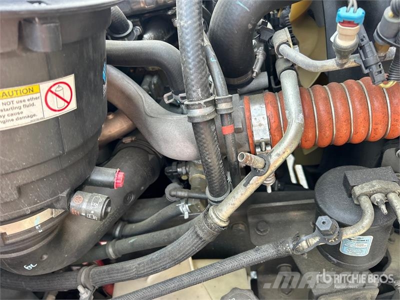 Freightliner M2 106 4x2 Van Truck Camiones con caja de remolque